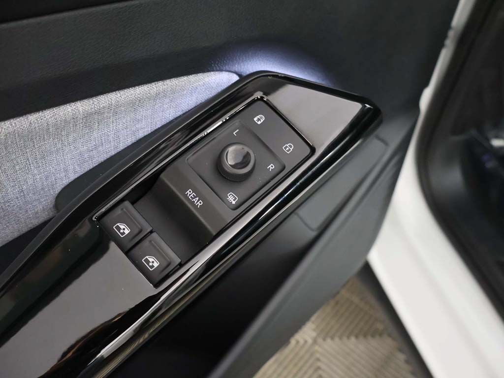 Used 2024 Volkswagen ID.4 2WD image 36