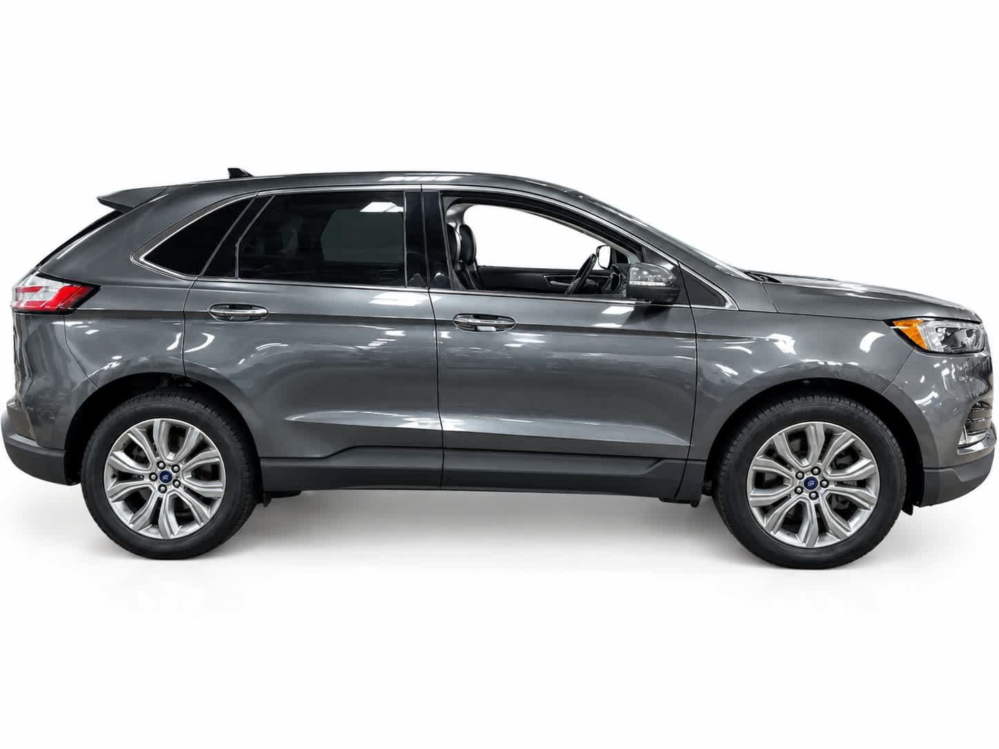 Used 2022 Ford Edge Titanium AWD/4WD image 3