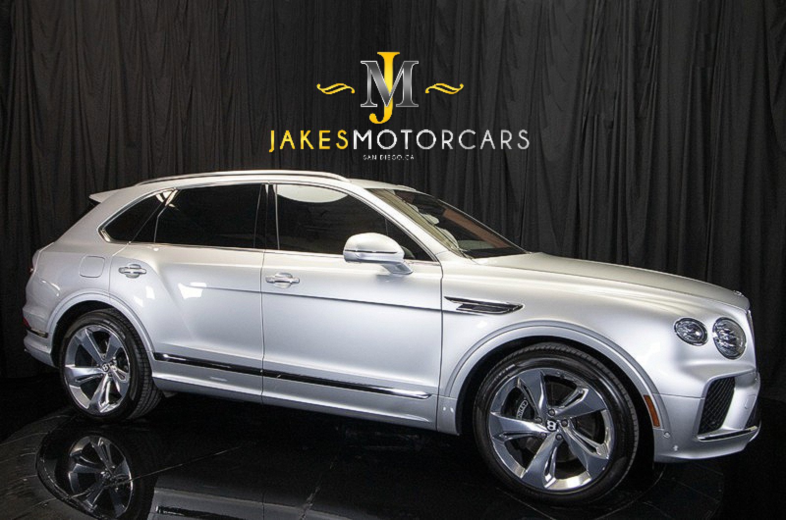 Used 2023 Bentley Bentayga Plug-In Hybrid image 20