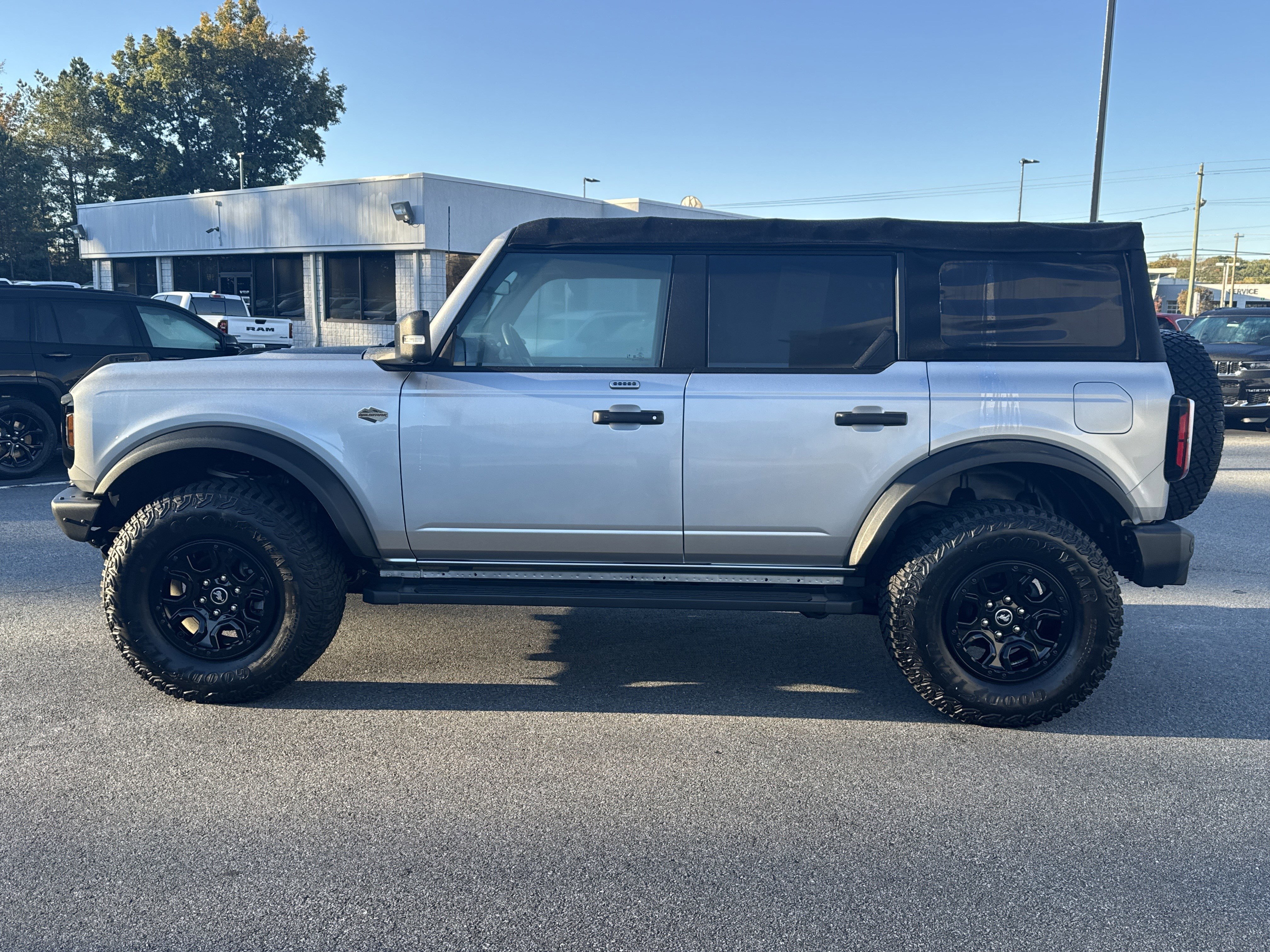 Used 2022 Ford Bronco Wildtrak image 4