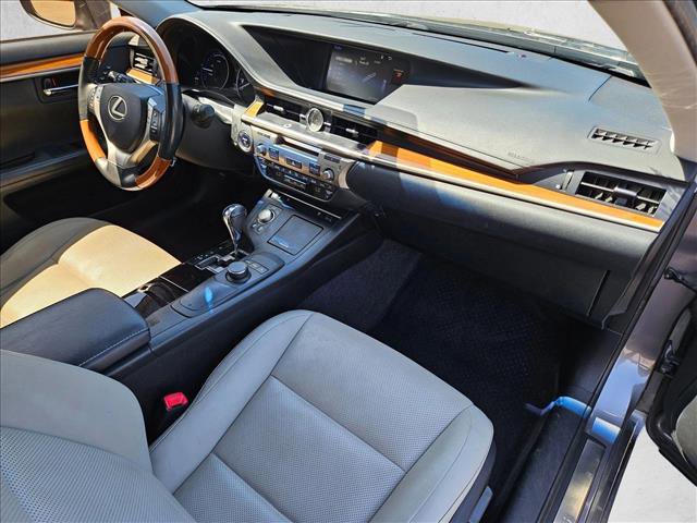Used 2015 Lexus ES 300h w/ Premium Package w/Bamboo Trim FWD image 20