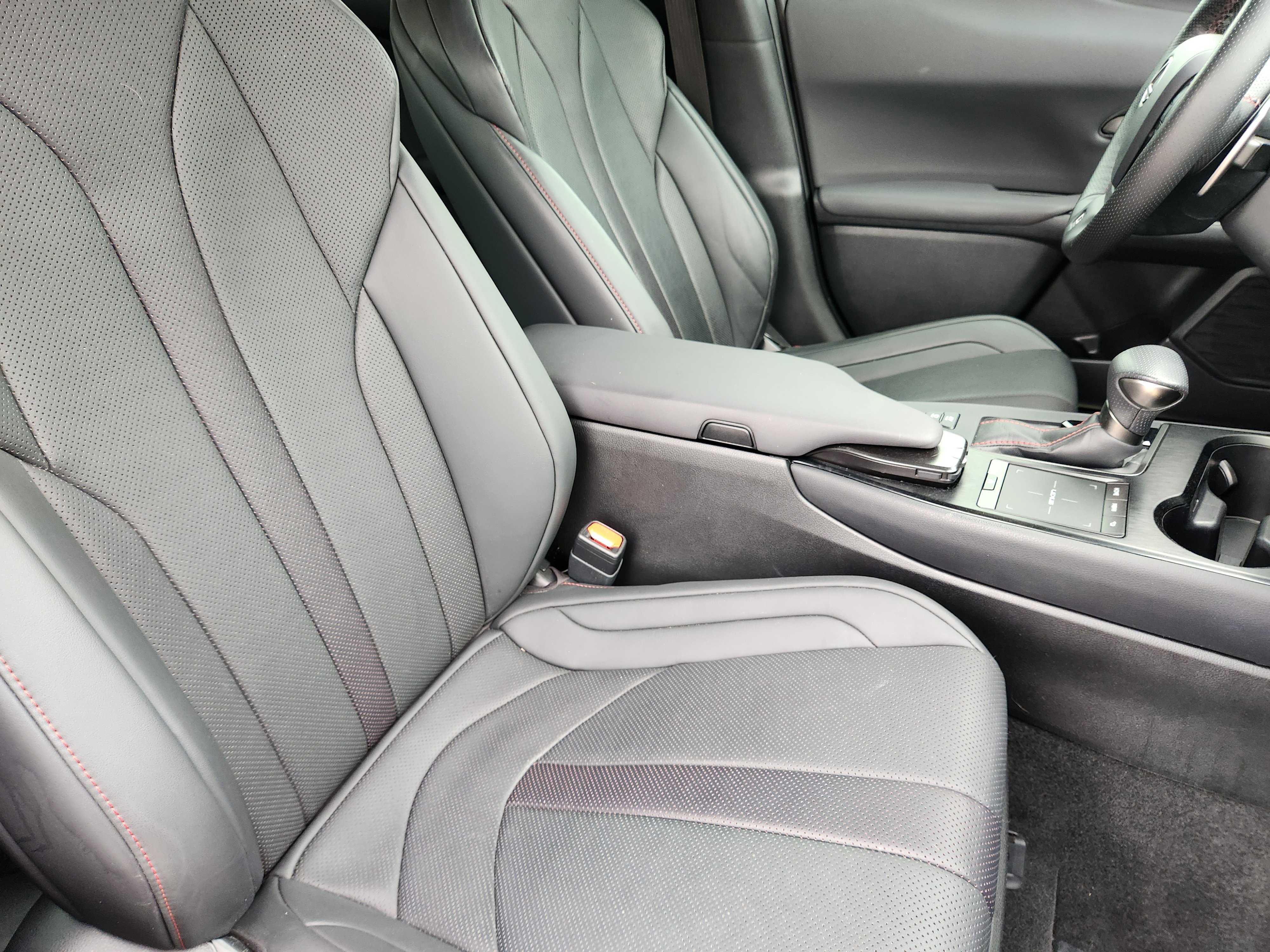 Used 2022 Lexus UX 250h F Sport w/ F Sport Premium Package image 15