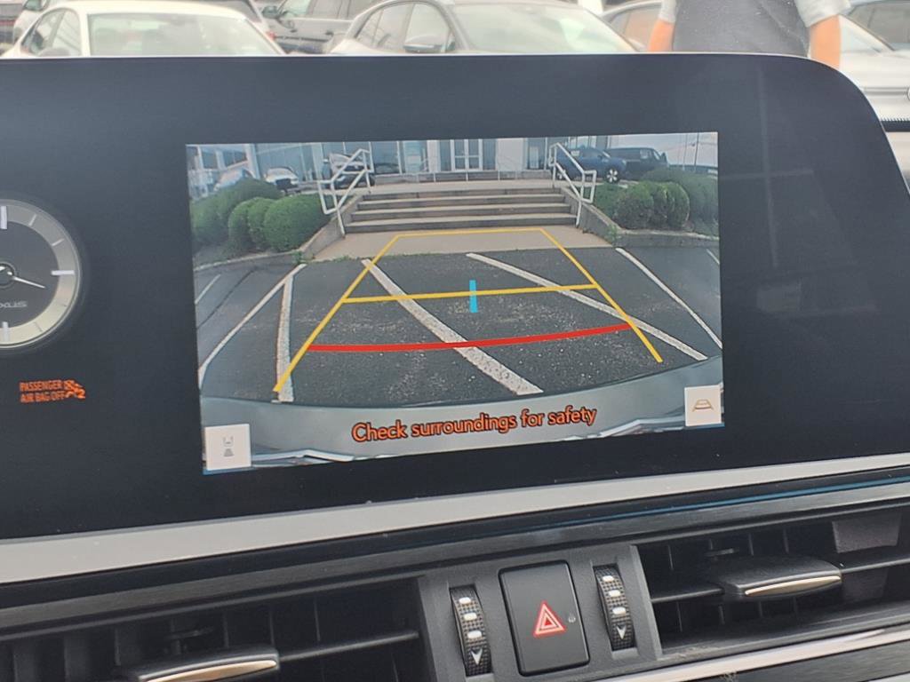 Used 2023 Lexus ES 350 w/ Accessory Package (Z2) image 18