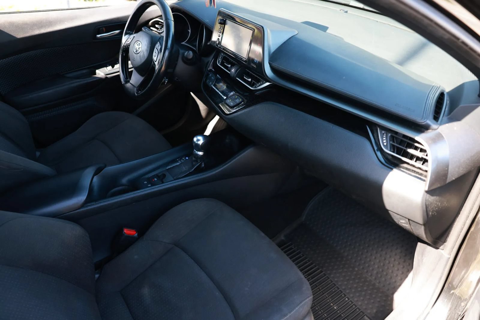 Used 2018 Toyota C-HR XLE FWD image 23