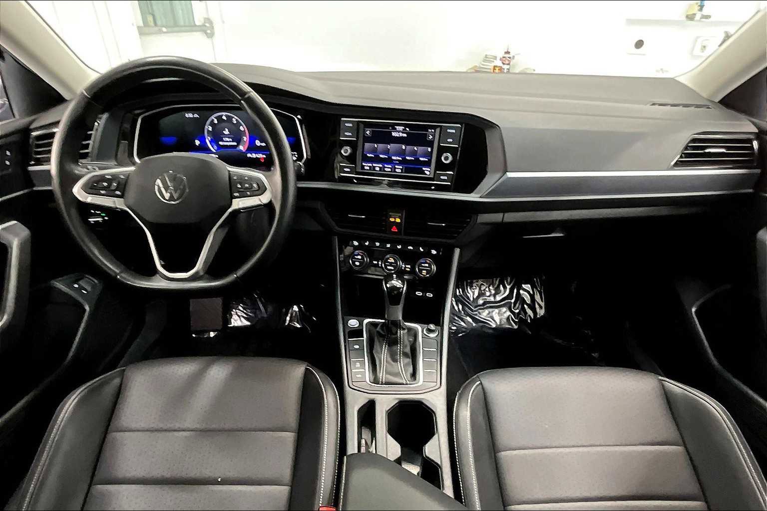 Used 2024 Volkswagen Jetta SE image 18