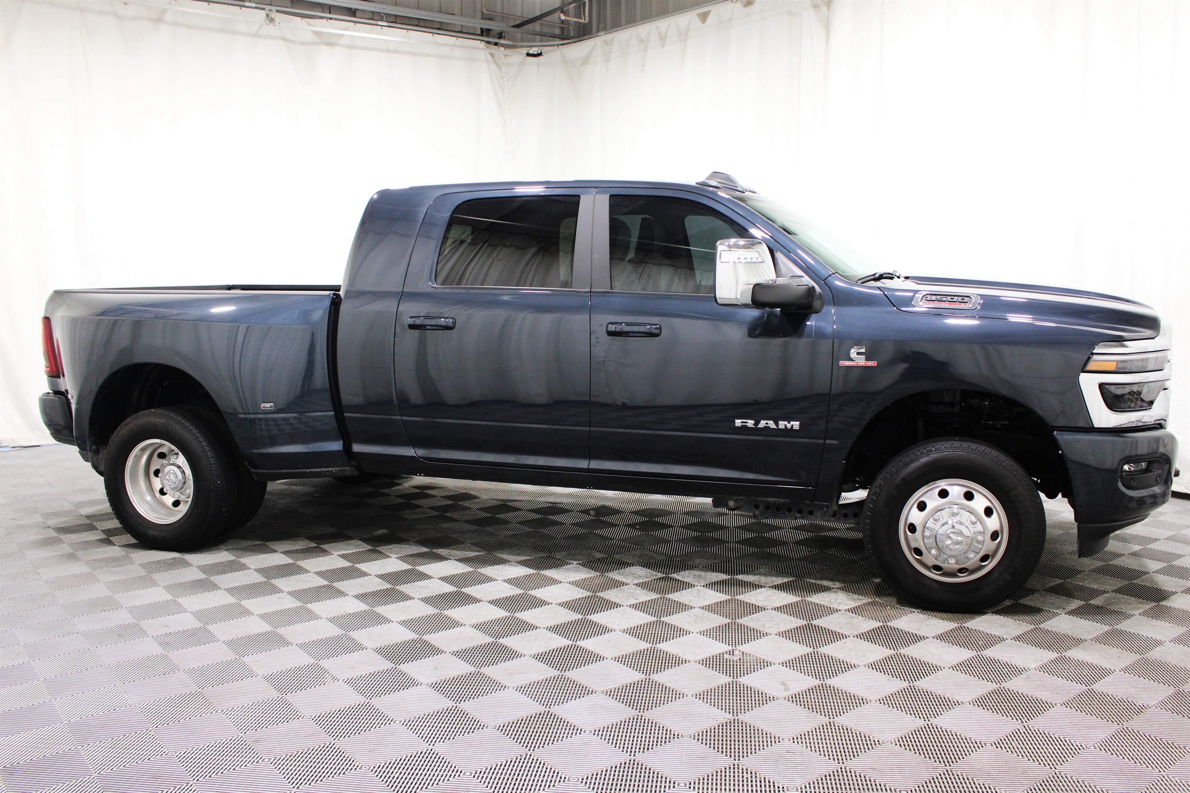 Used 2026 RAM 3500 Laramie AWD/4WD image 32