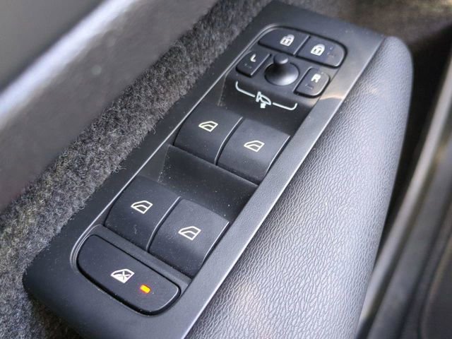 Certified 2025 Volvo XC40 B5 Core AWD/4WD image 21