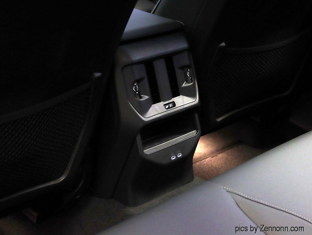 Used 2025 BMW X3 xDrive30i w/ Premium Package image 14