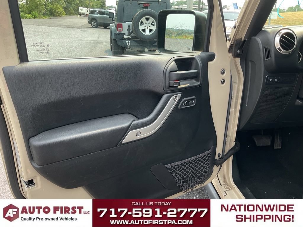 Used 2017 Jeep Wrangler Unlimited Rubicon w/ Connectivity Group AWD/4WD image 5