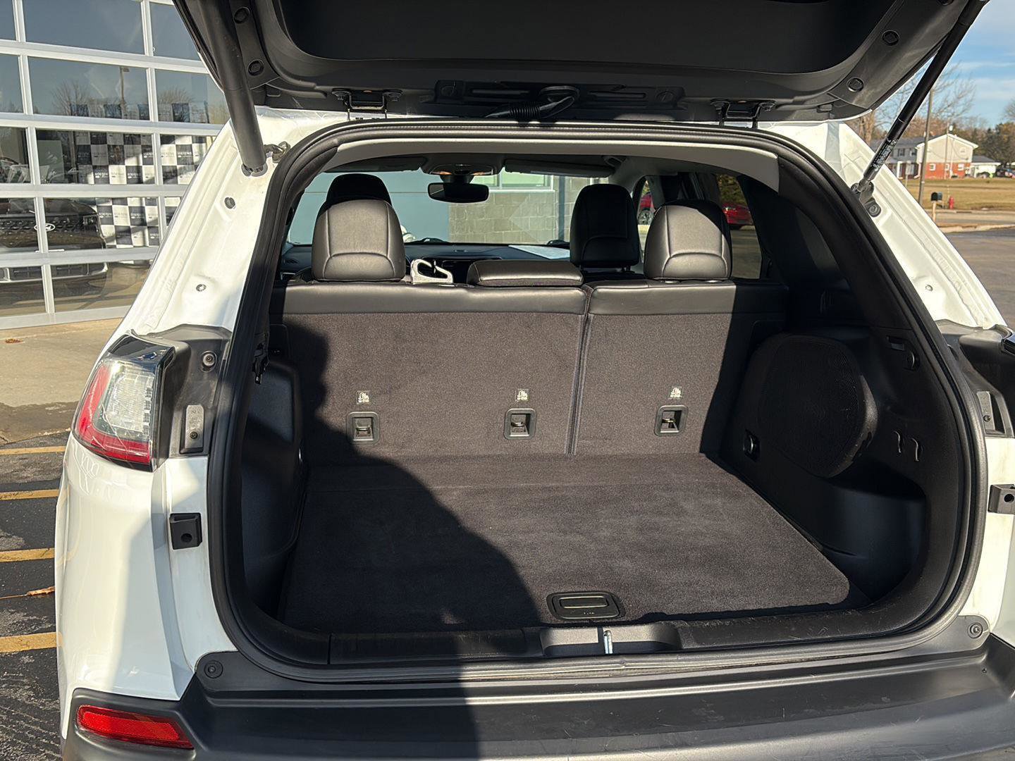 Used 2019 Jeep Cherokee Limited image 20