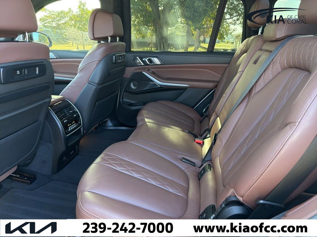 Used 2022 BMW X7 M50i image 5