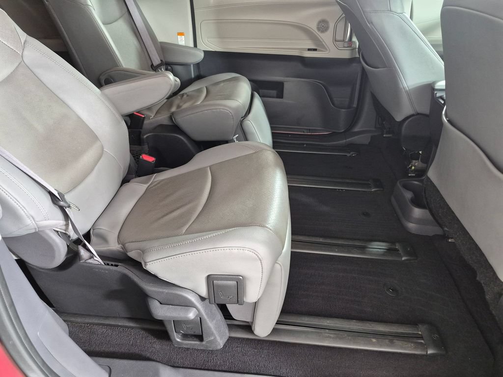 Used 2024 Toyota Sienna Limited FWD image 28
