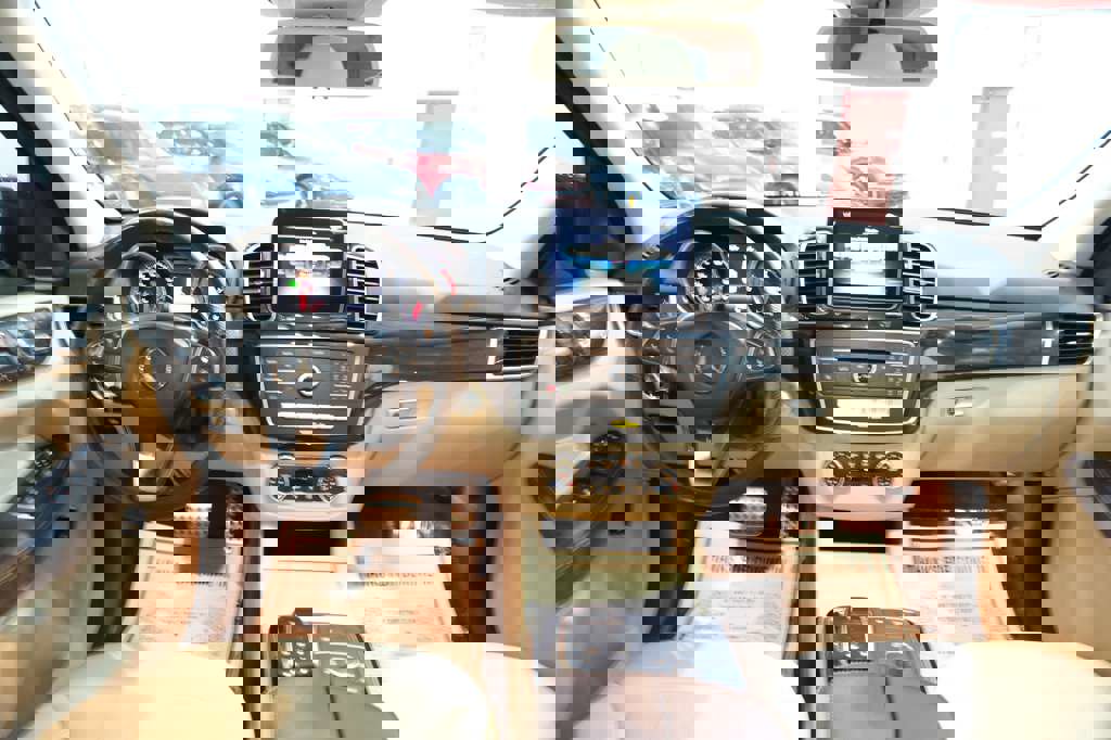 Used 2019 Mercedes-Benz GLE 400 4MATIC w/ Premium 1 Package image 28