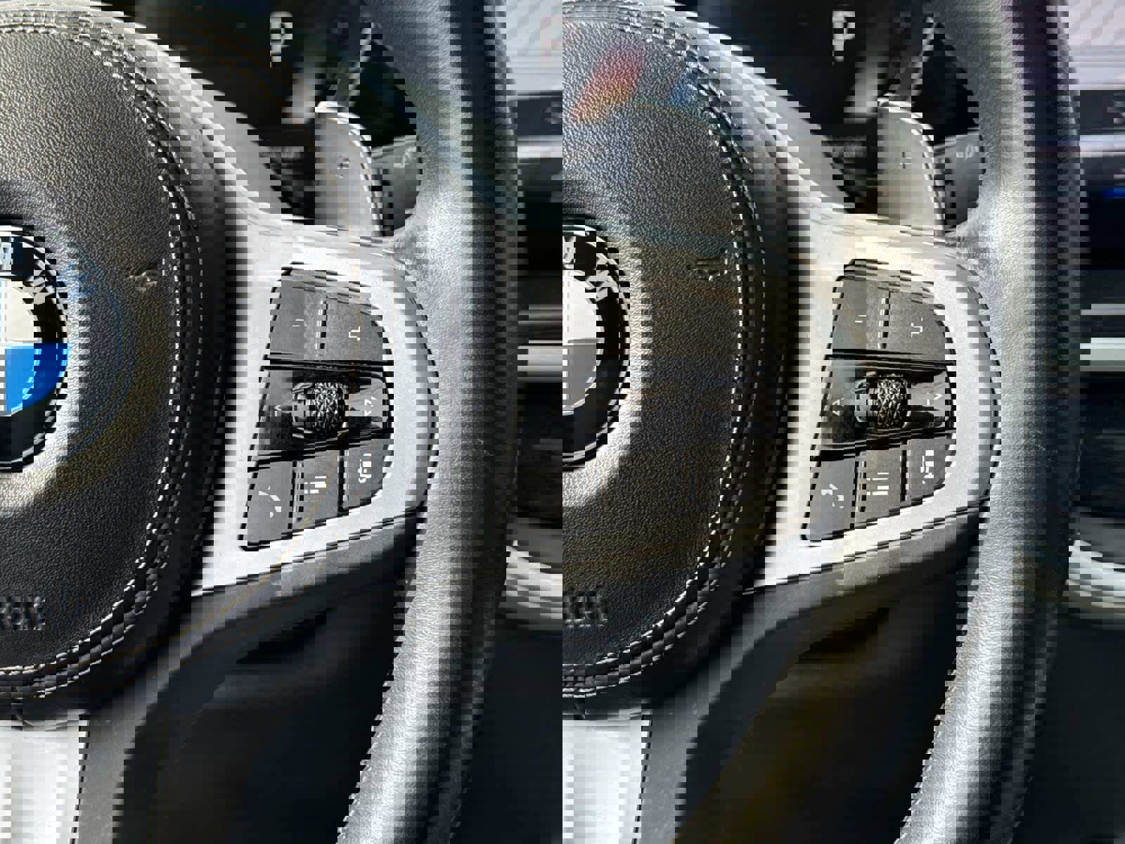 Used 2024 BMW X7 xDrive40i w/ Executive Package image 24