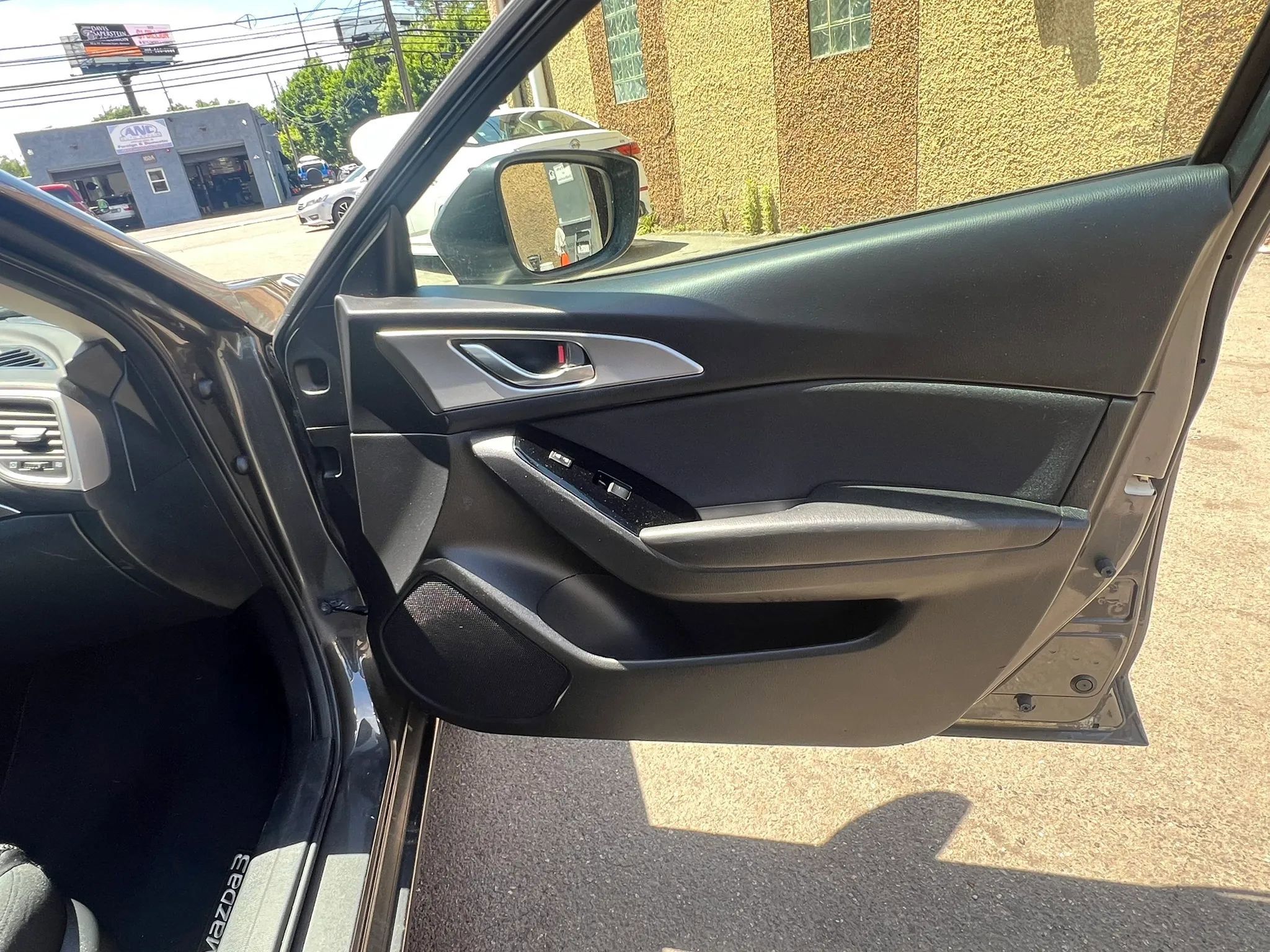 Used 2017 MAZDA MAZDA3 Sport w/ Preferred Equipment Package FWD image 30