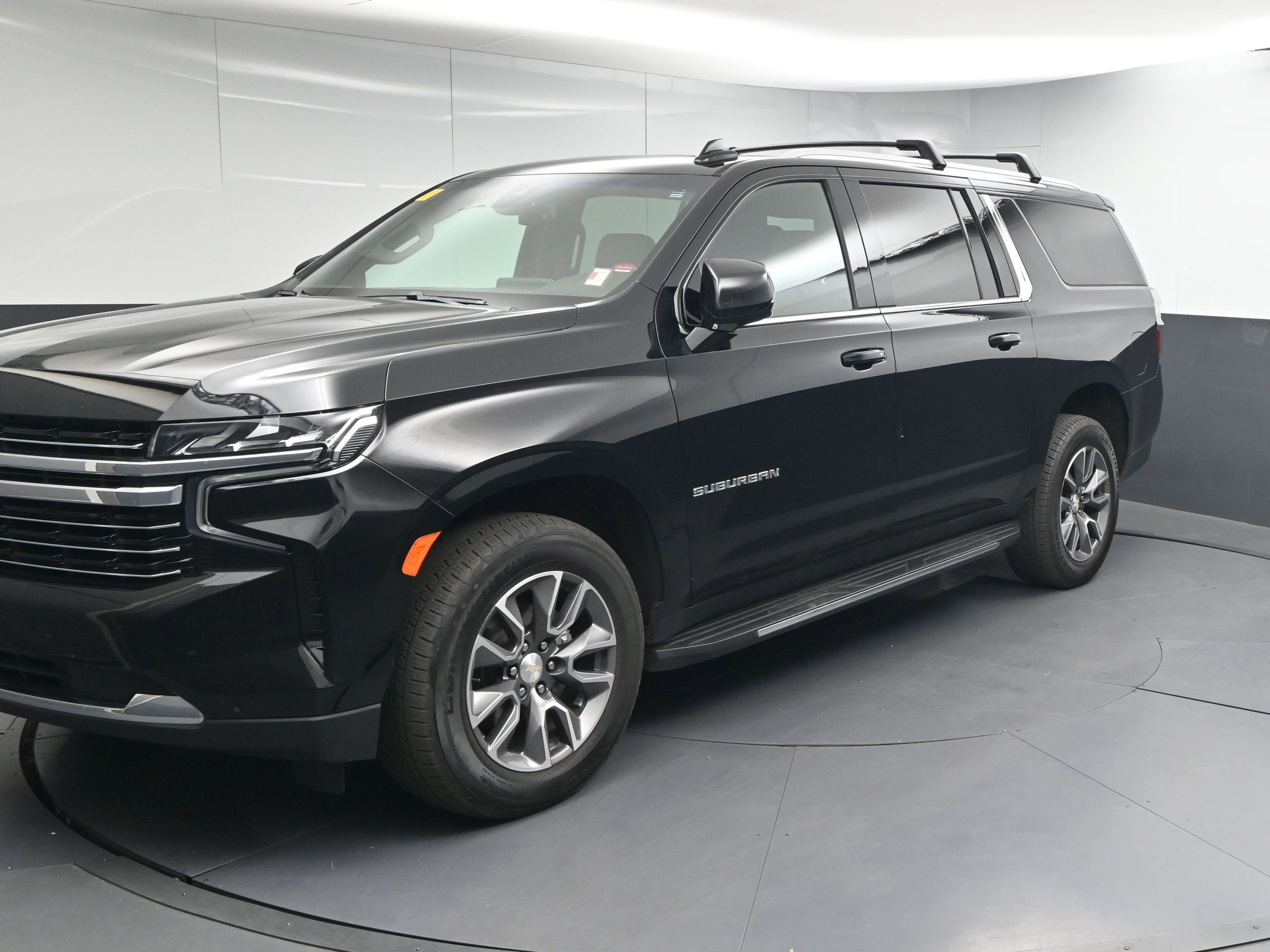 Used 2022 Chevrolet Suburban LT w/ LT Signature Package image 4