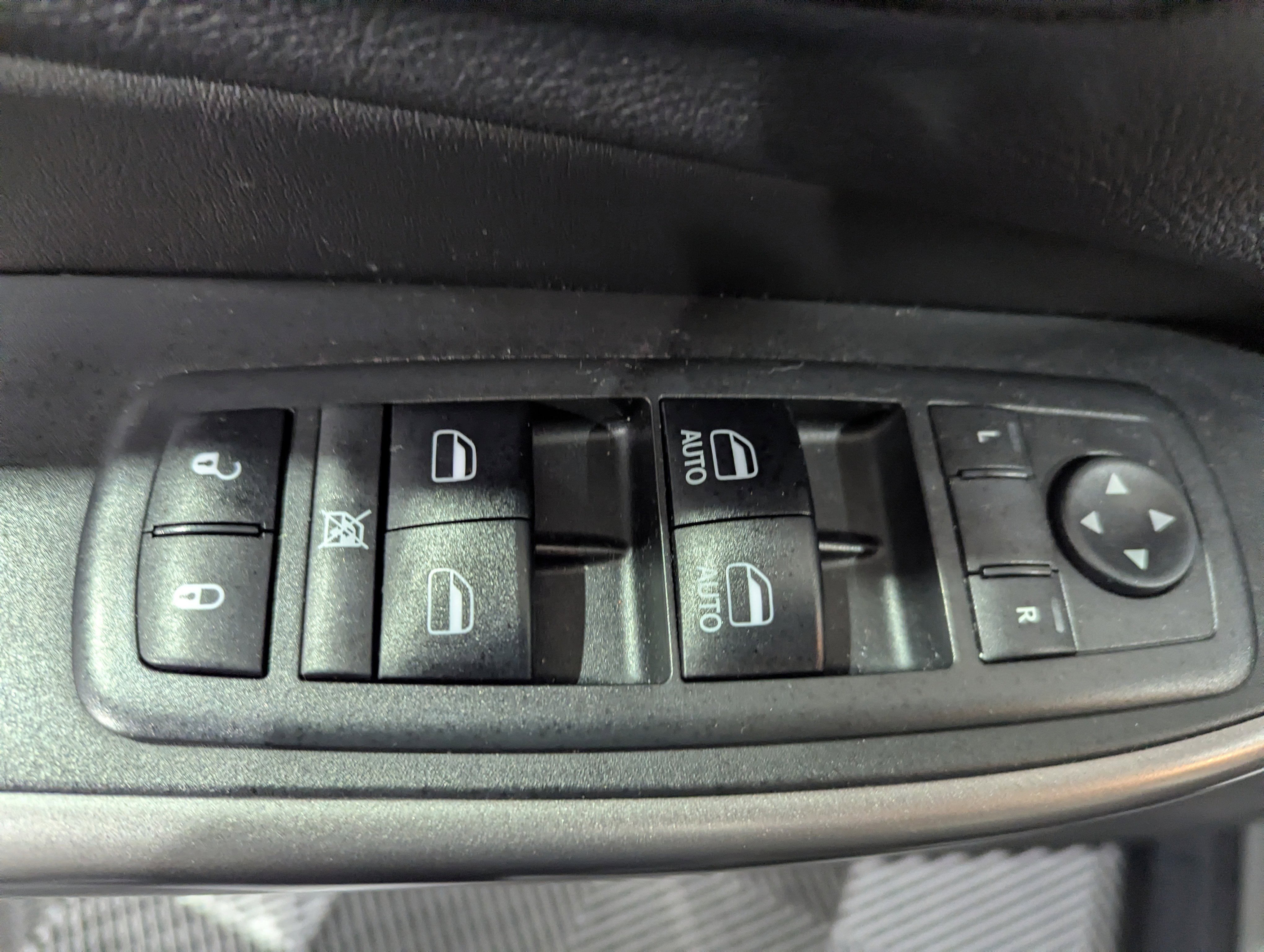 Used 2019 Jeep Cherokee Limited image 16