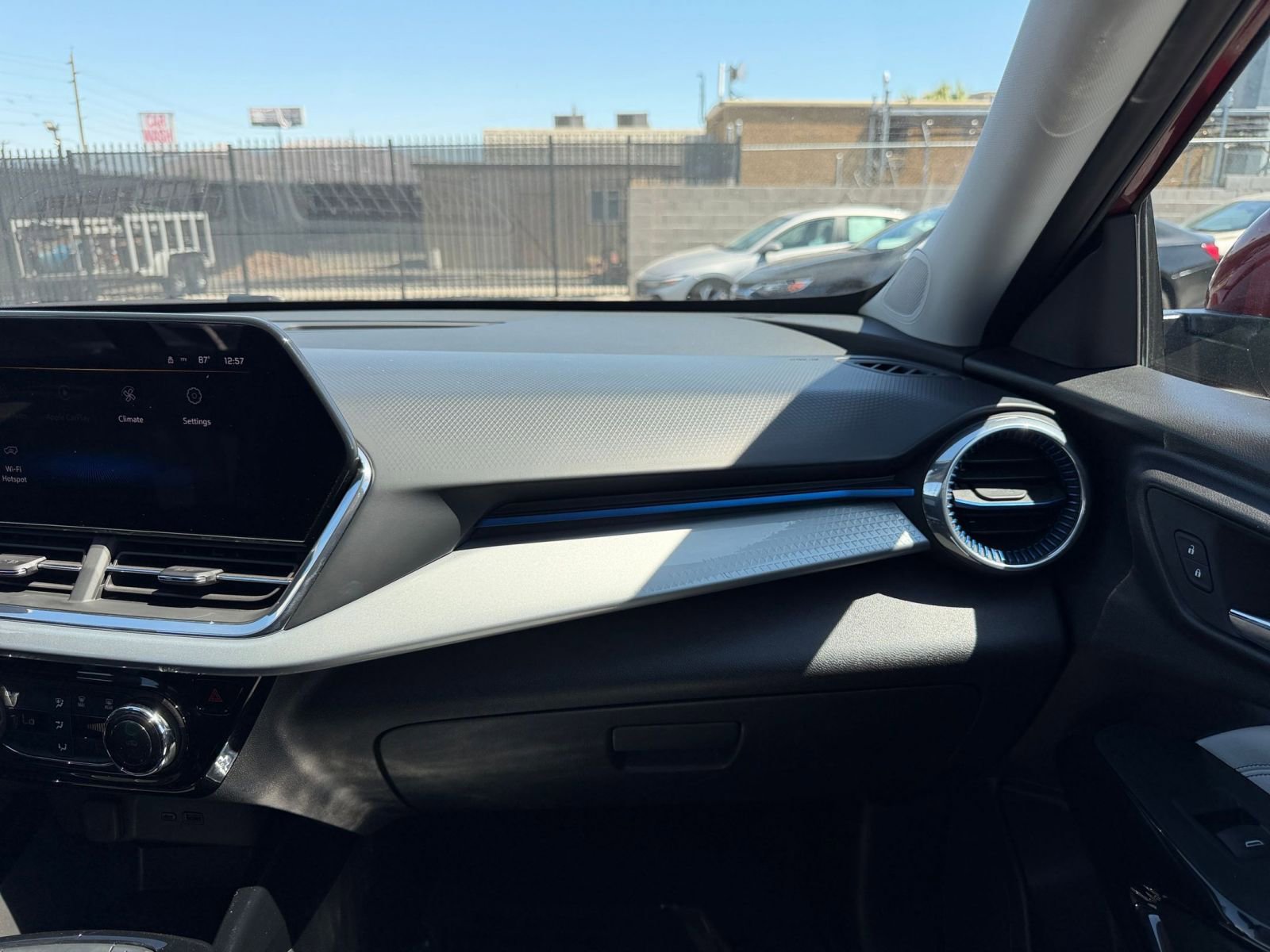 Used 2025 Chevrolet Trax LT FWD image 34
