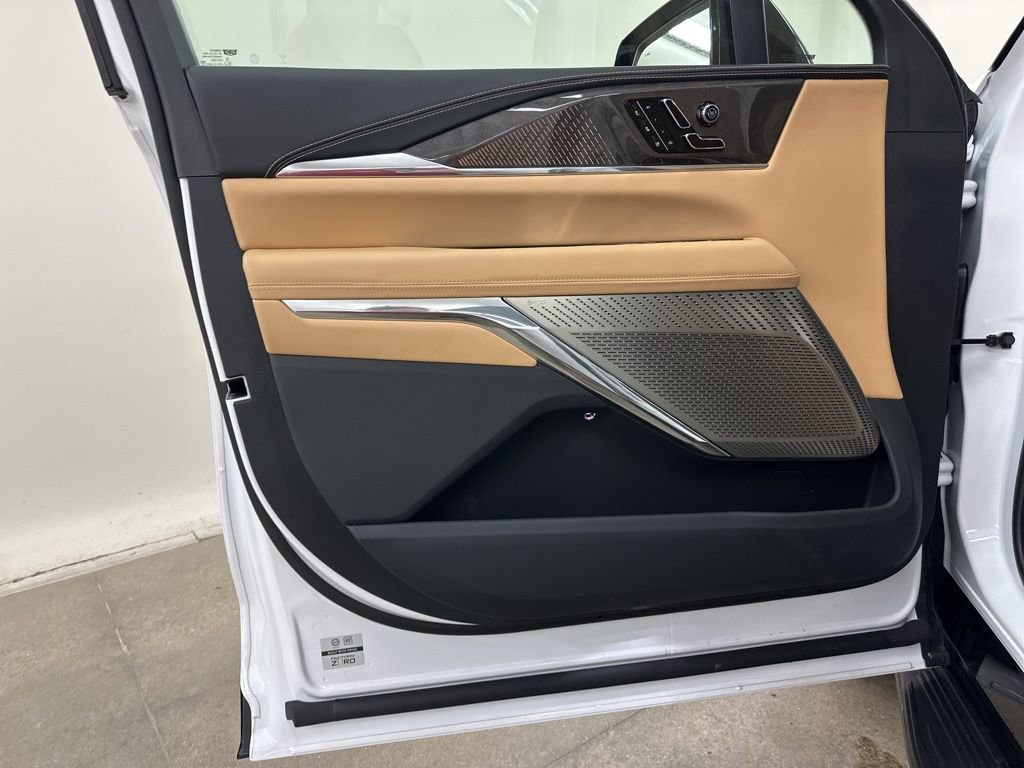 Certified 2025 Cadillac Escalade IQ Sport 2 w/ LPO, ONYX Package image 32