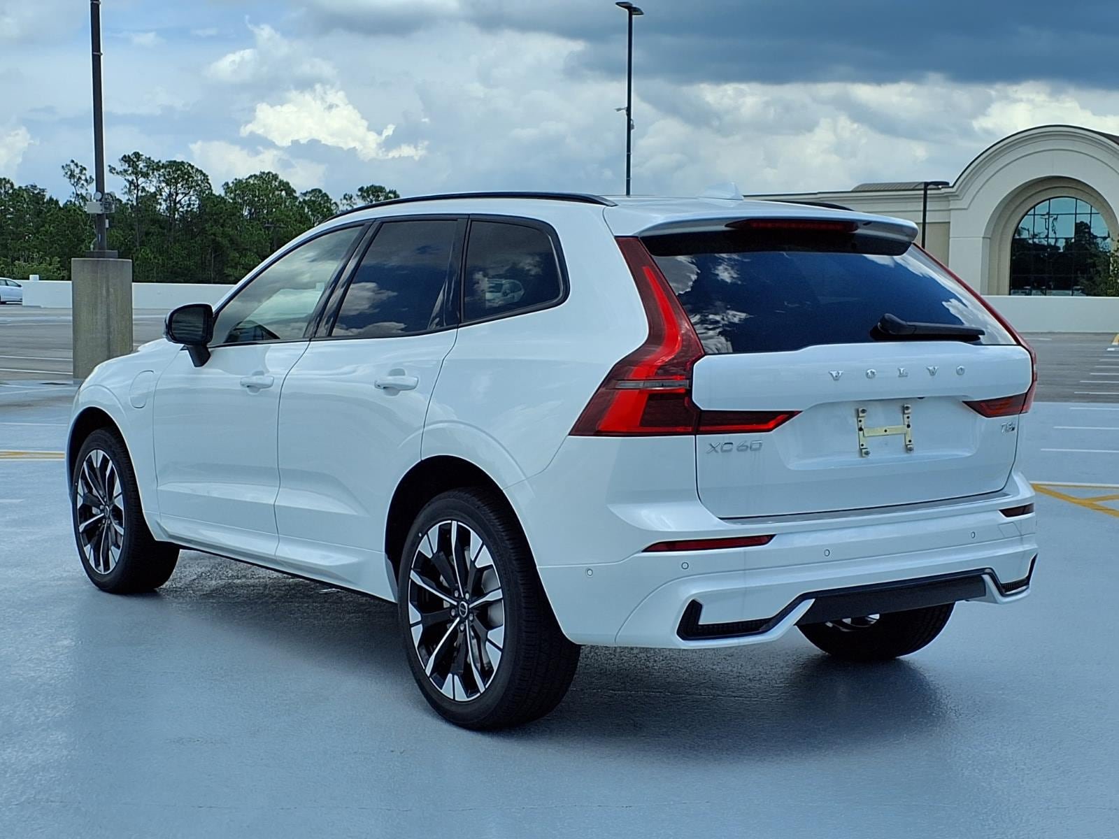 New 2026 Volvo XC60 T8 Plus w/ Protection Package Premier AWD/4WD image 5