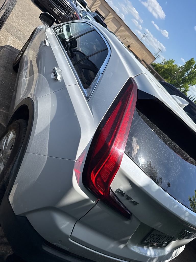 Used 2023 Cadillac XT4 Luxury w/ Cold Weather Package FWD image 5