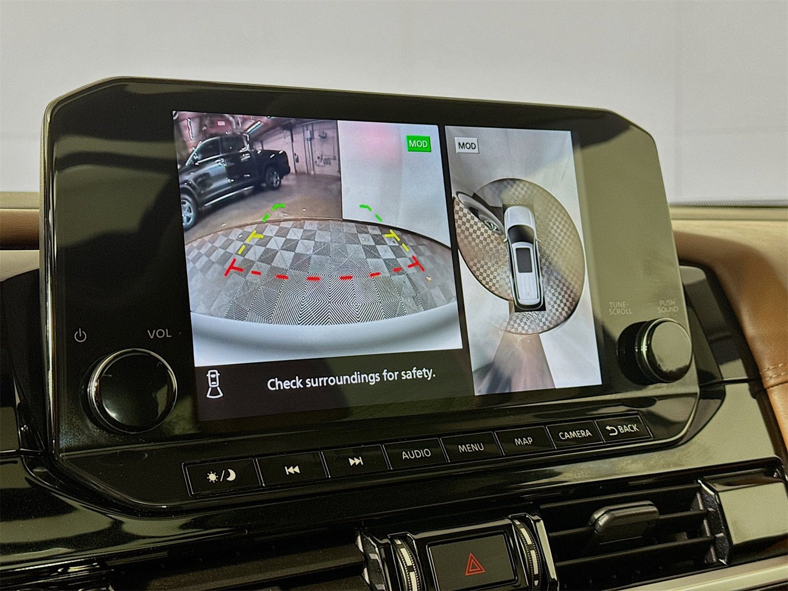 Used 2023 Nissan Pathfinder Platinum image 11