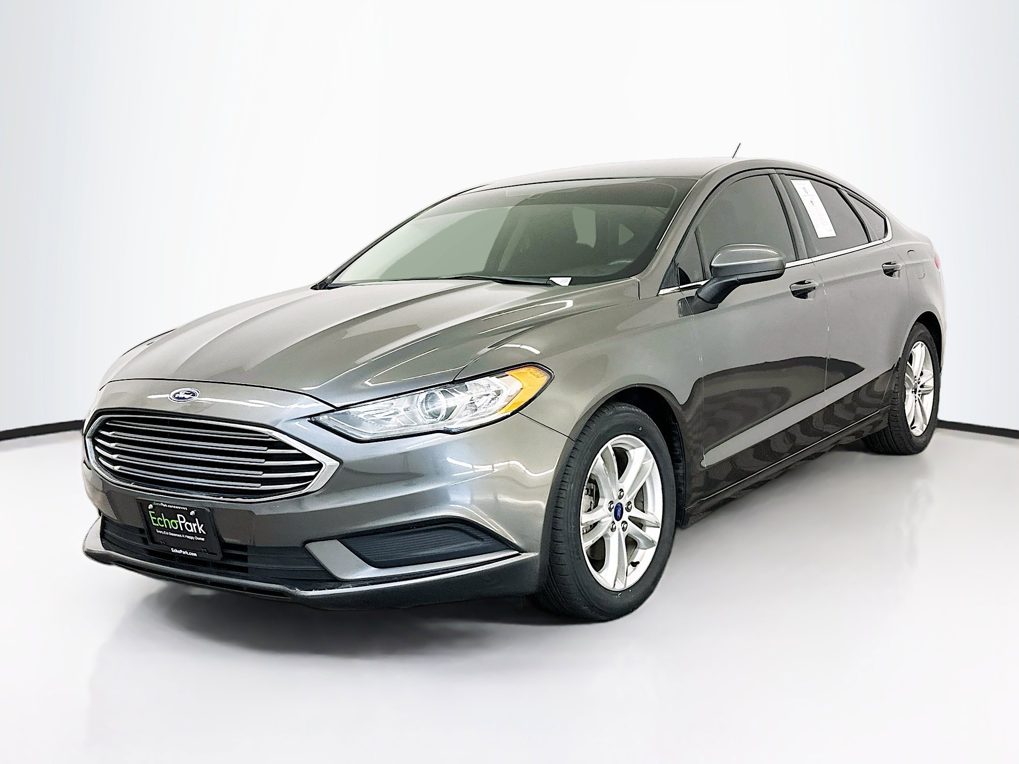 Used 2018 Ford Fusion SE image 3