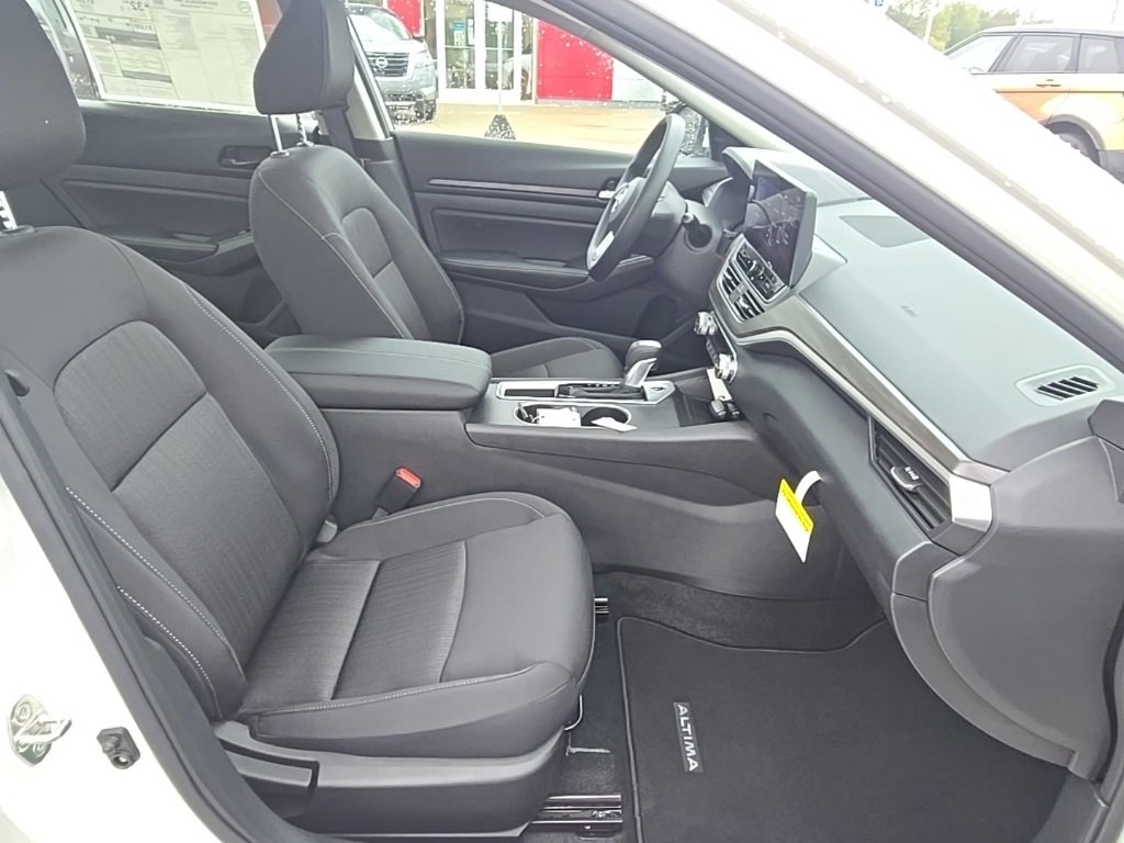 New 2025 Nissan Altima 2.5 SV image 25