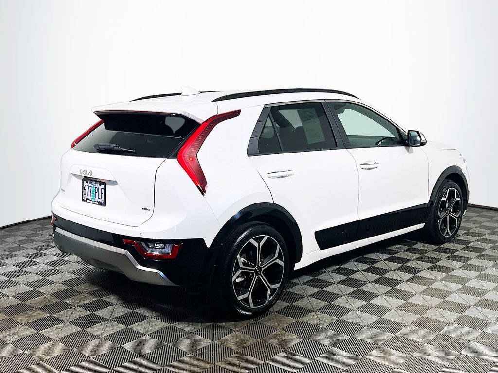Used 2023 Kia Niro SX Touring FWD image 7