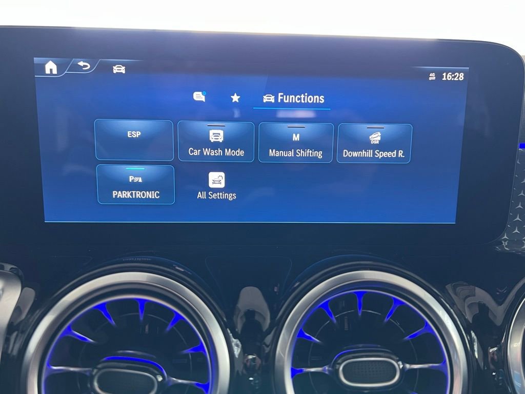 Used 2025 Mercedes-Benz GLB 250 4MATIC image 21