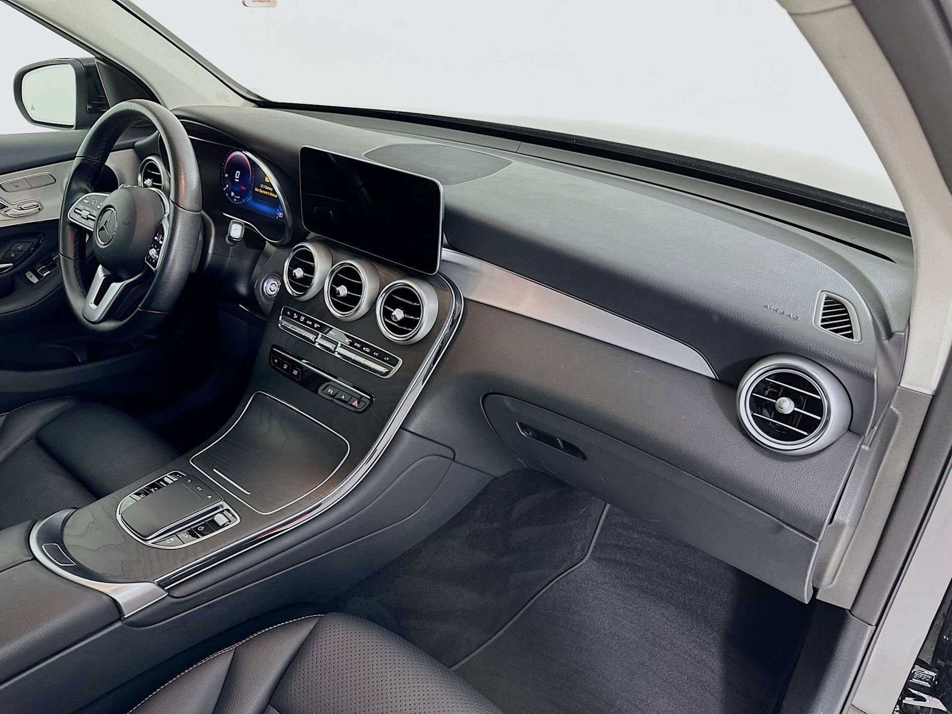 Certified 2022 Mercedes-Benz GLC 300 image 31