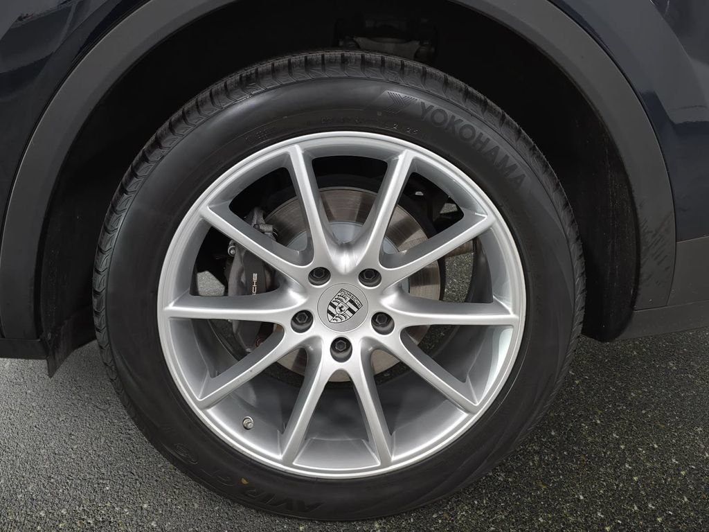 Certified 2023 Porsche Cayenne AWD/4WD image 29