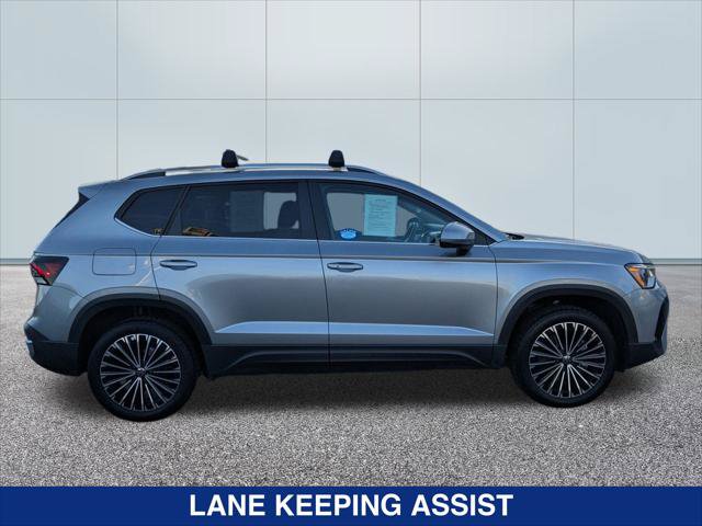 Used 2025 Volkswagen Taos SE FWD image 6
