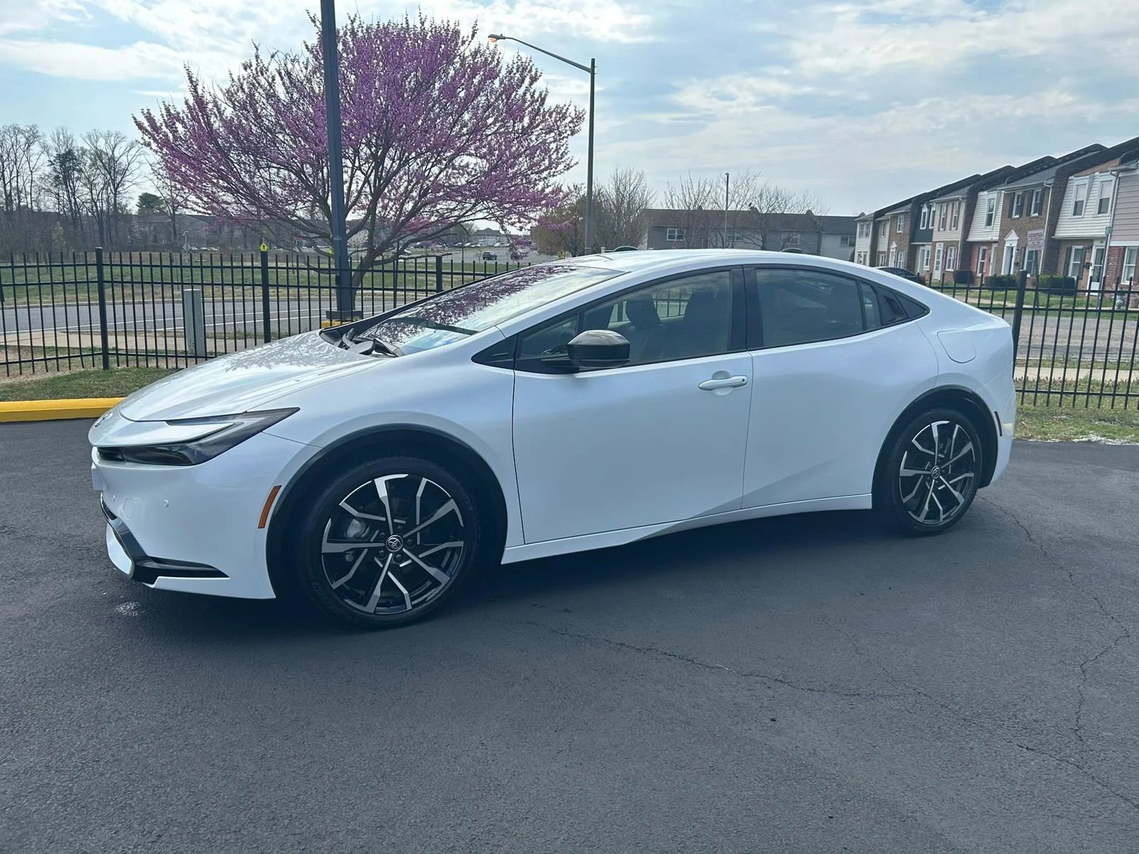 Used 2026 Toyota Prius Plug-In Hybrid FWD image 1