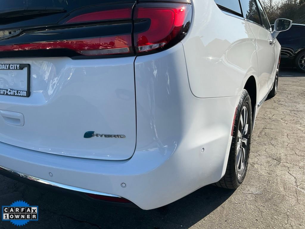 Used 2022 Chrysler Pacifica Limited w/ Uconnect Theater Family Group image 87