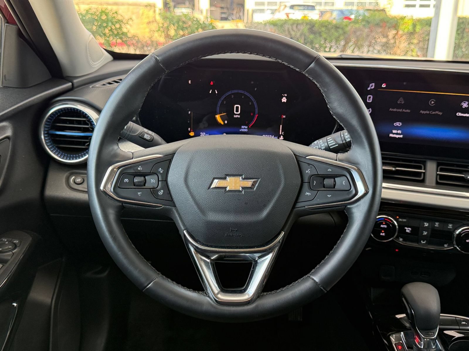 Used 2025 Chevrolet Trax LT w/ LT Convenience Package FWD image 28