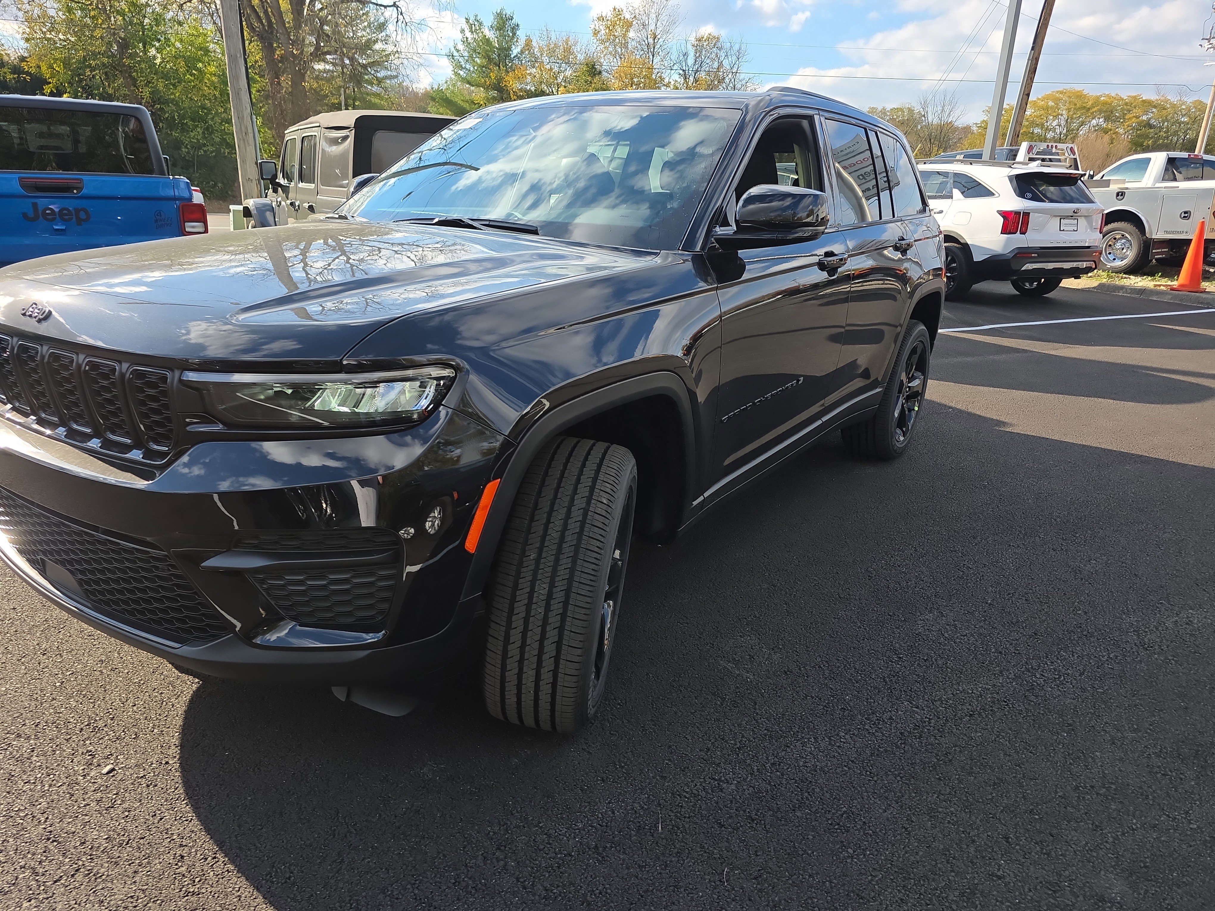 New 2025 Jeep Grand Cherokee Altitude w/ Trailer Tow Package image 19