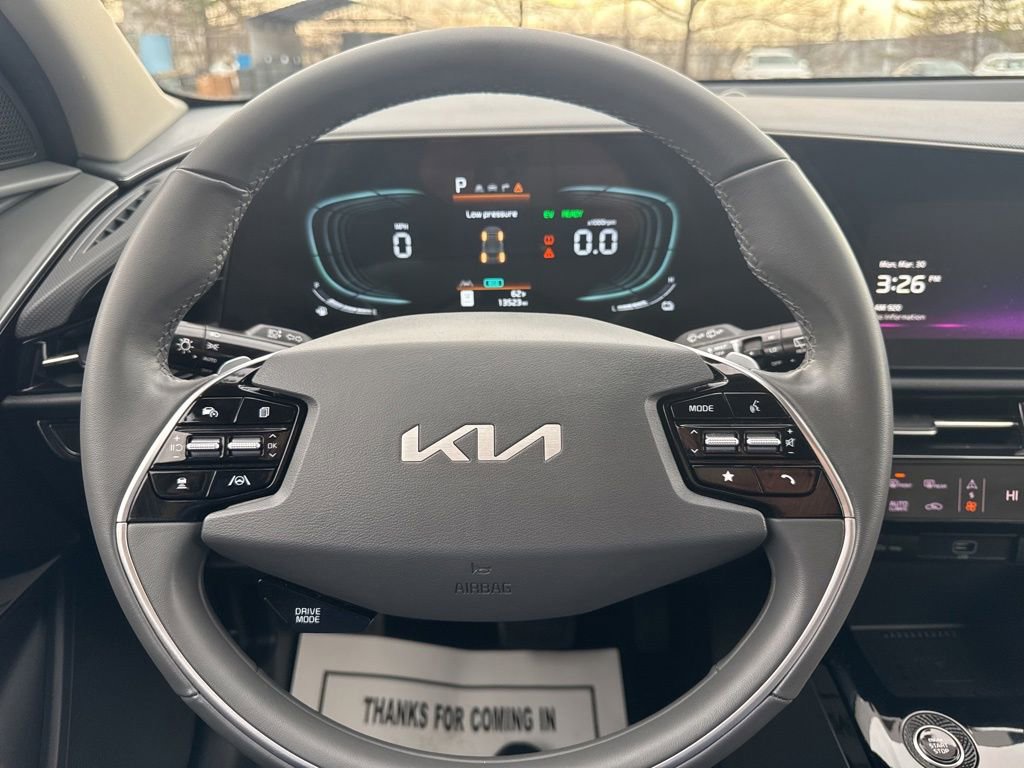 Used 2023 Kia Niro EX image 18