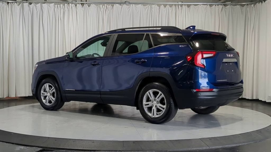Used 2023 GMC Terrain SLE w/ Driver Convenience Package FWD image 8