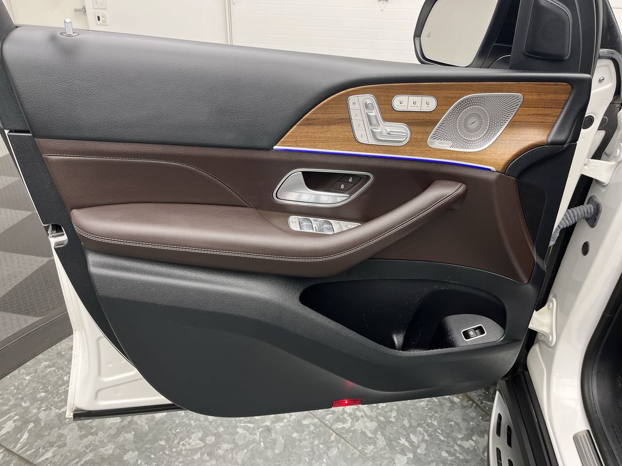 Used 2023 Mercedes-Benz GLS 450 4MATIC image 9