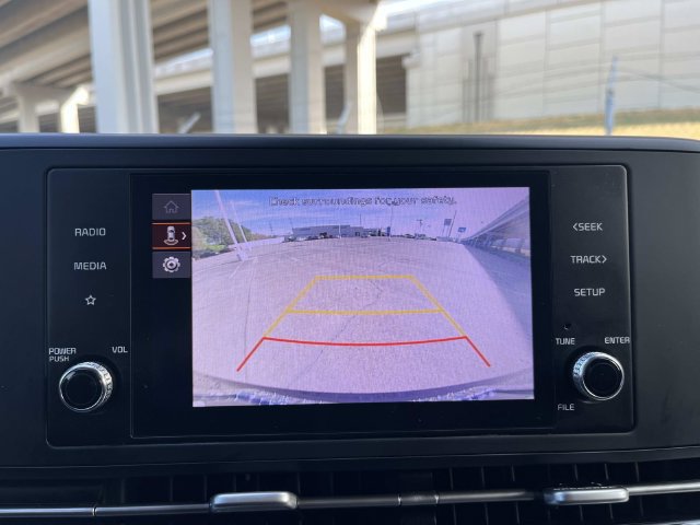 Used 2024 Kia Carnival LX FWD image 12