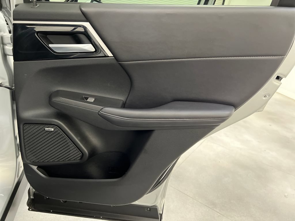 Used 2025 Mitsubishi Outlander SE FWD image 28