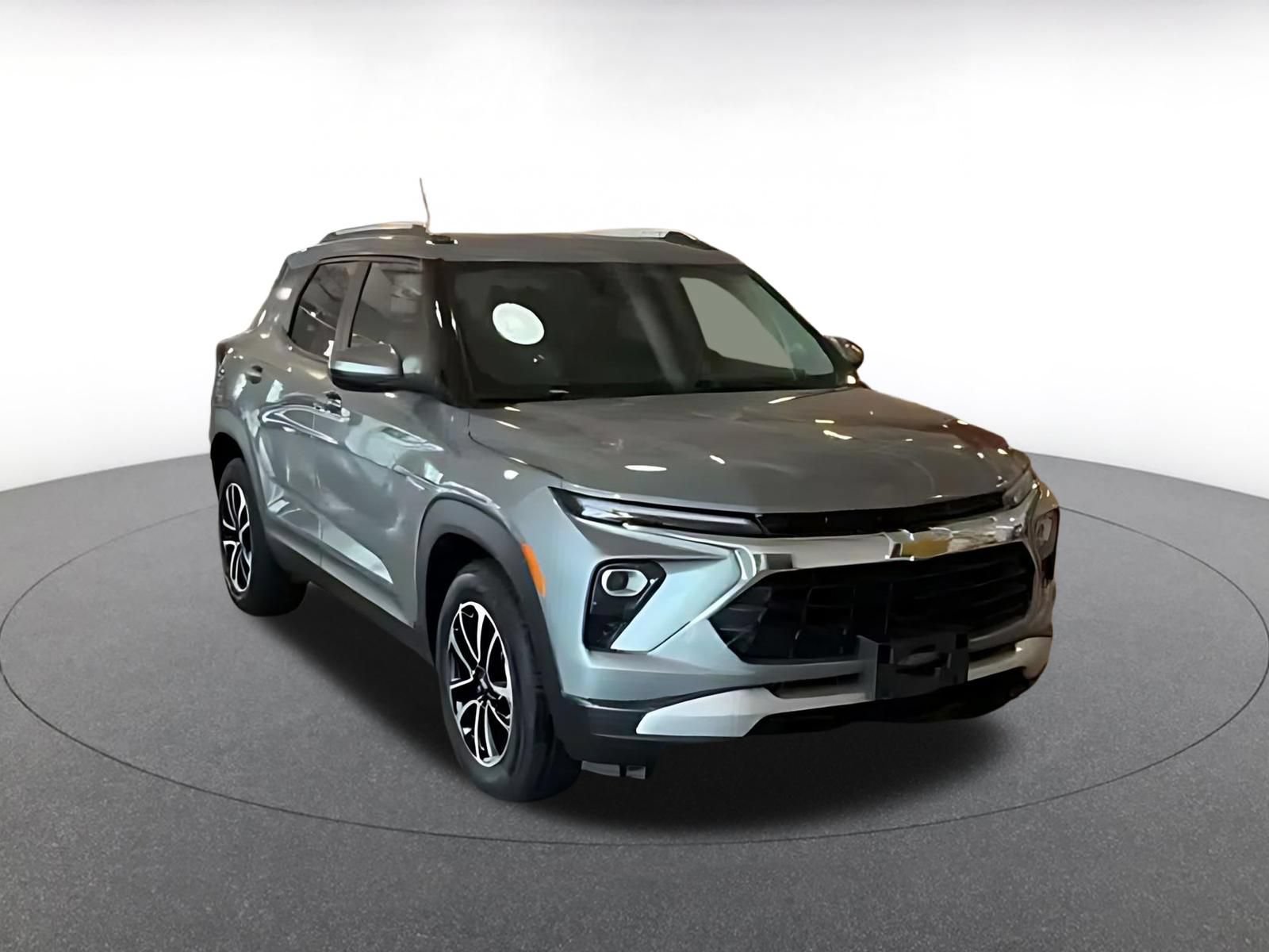 Used 2025 Chevrolet TrailBlazer LT FWD image 3