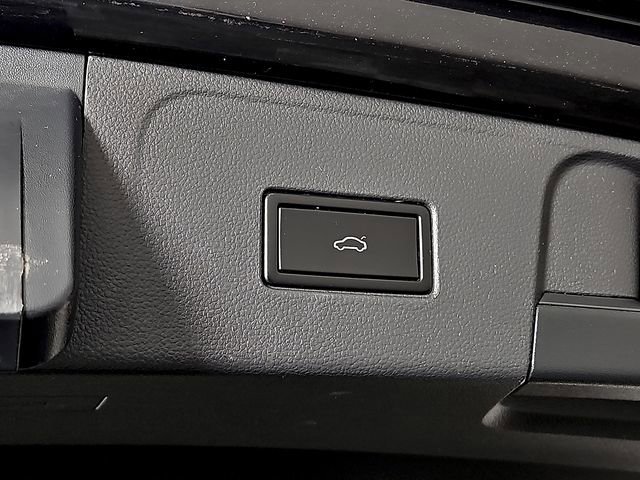 Used 2018 Volkswagen Atlas SEL FWD image 31
