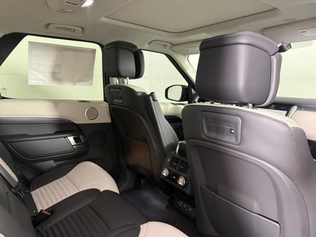 New 2025 Land Rover Discovery Metropolitan Edition AWD/4WD image 30