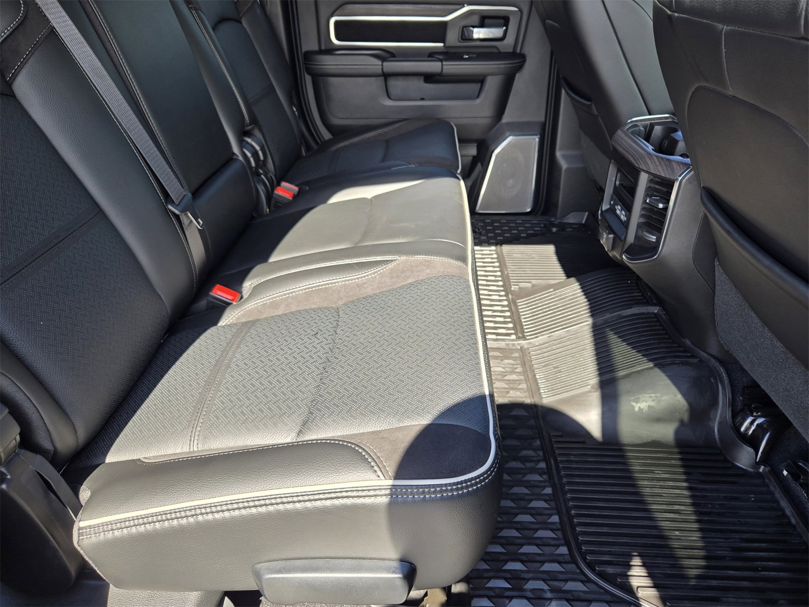 Used 2025 RAM 3500 Laramie image 30