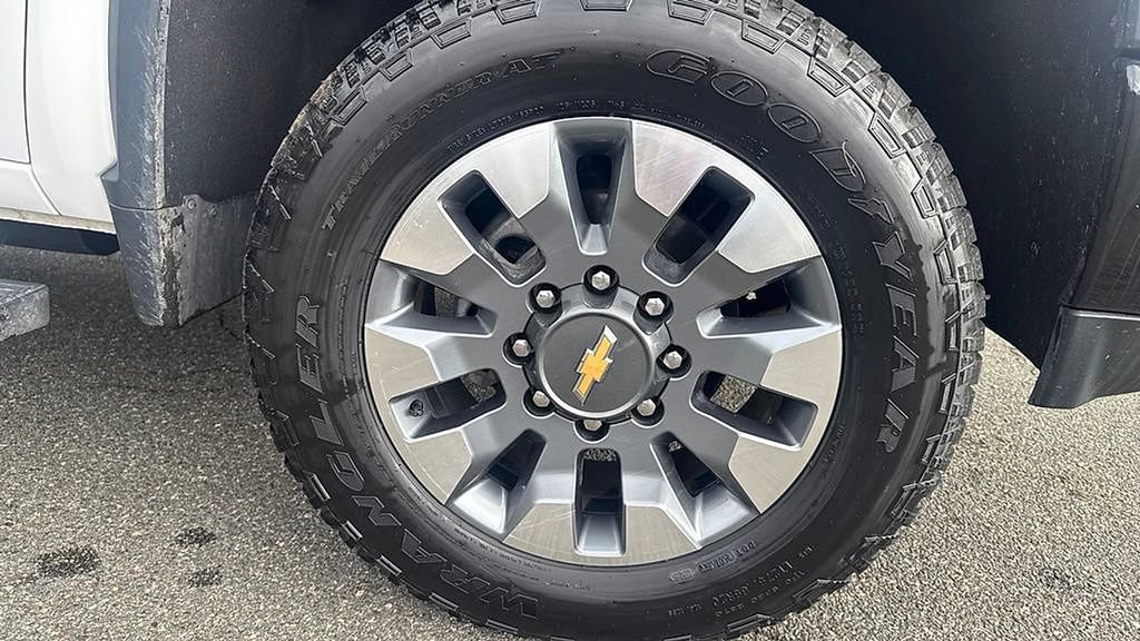 Used 2021 Chevrolet Silverado 2500 Custom w/ Custom Value Package AWD/4WD image 10