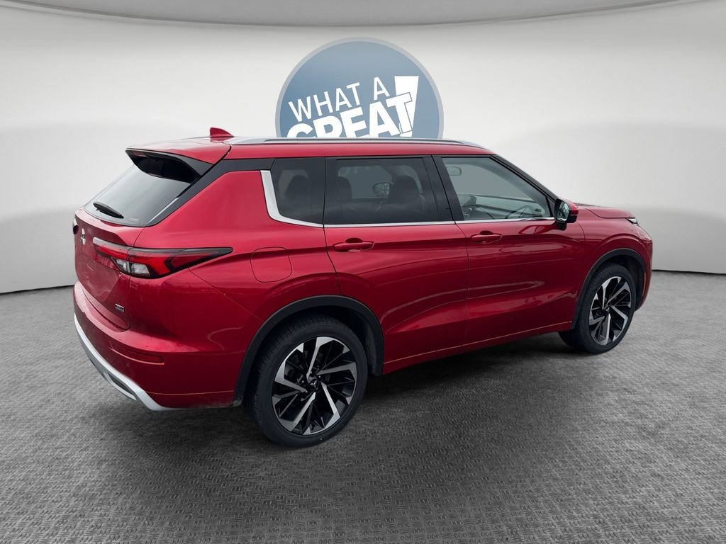 Used 2022 Mitsubishi Outlander SEL image 3