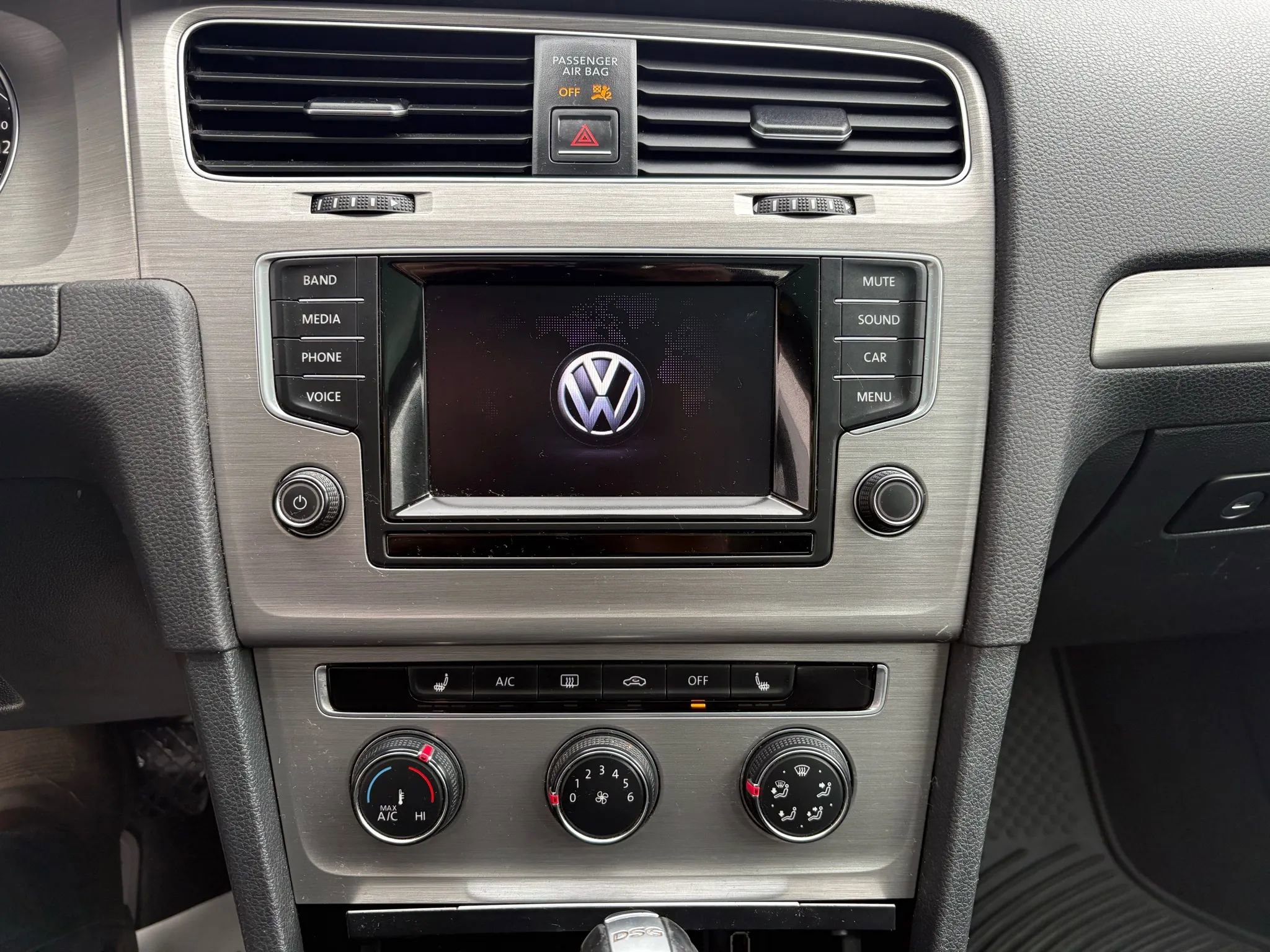 Used 2015 Volkswagen Golf TDI SE image 16