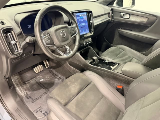 Used 2022 Volvo XC40 P8 Recharge Plus AWD/4WD image 19